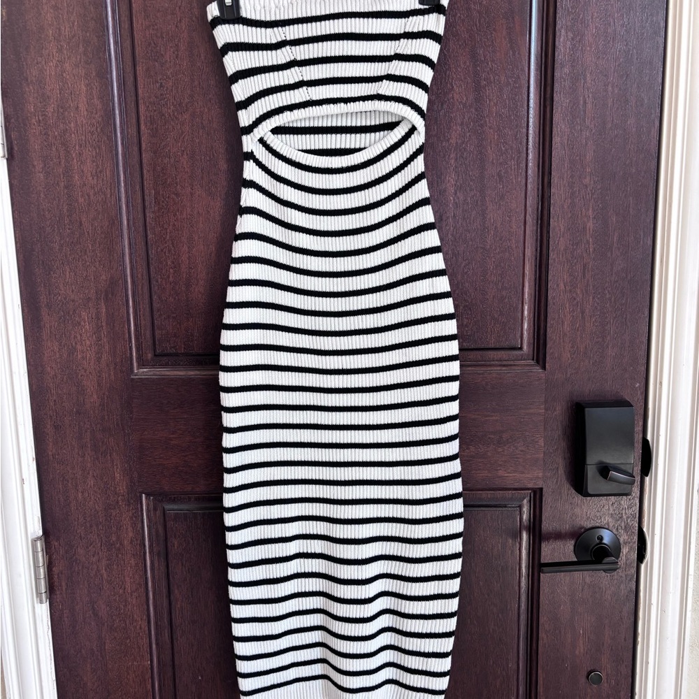 Sleeveless Black & White Ribbed Stripe Dress